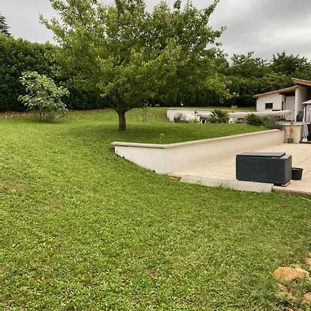 6-8 Pers 4 Avec Piscine Pres De Lyon Villa Entrevennes