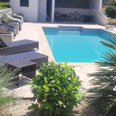 6-8 Pers 4 Avec Piscine Pres De Lyon Villa *